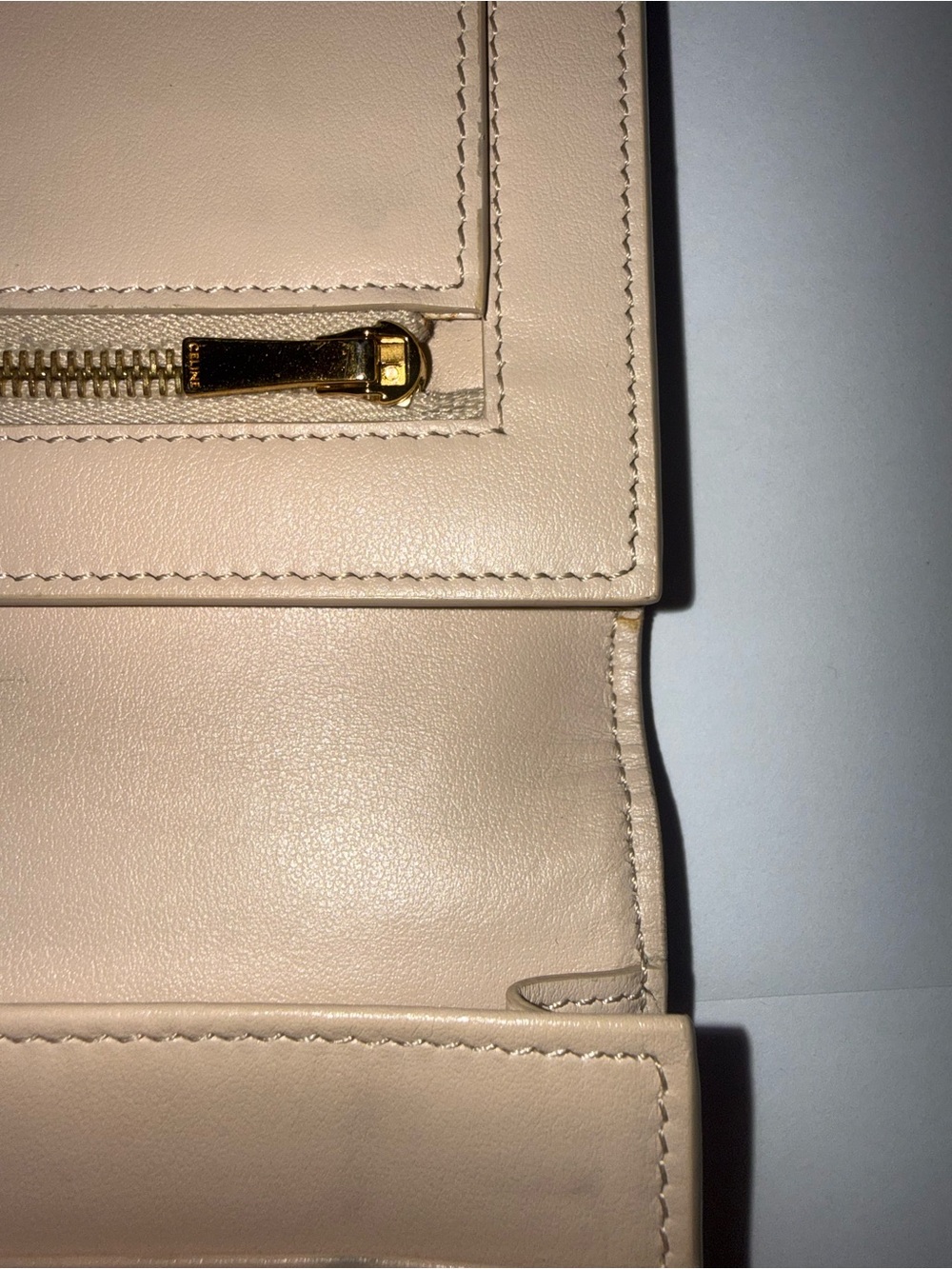 🔥 AUTHENTIC CÉLINE Grained Leather Large Strap Wallet | - Picture 13 of 16